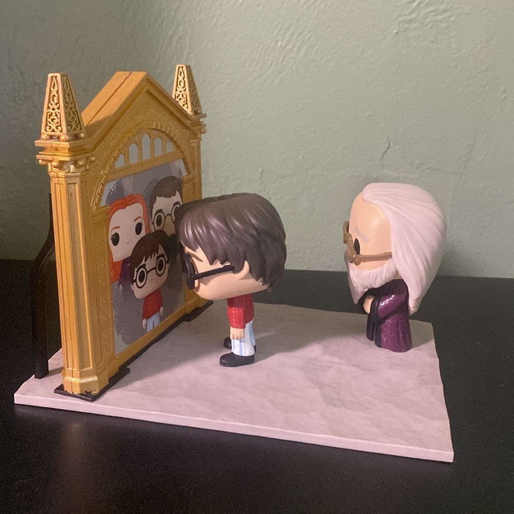 Harry Potter and Albus Dumbledore with The Mirror of Erised, Vinyl Collectible - Picture 3 of 7